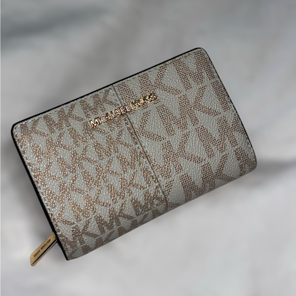 Jet Set Medium Rose Gold Metallic Logo Wallet